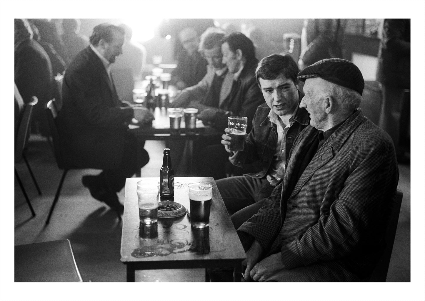 1970s Glasgow lunch time pub people drinking, 1979